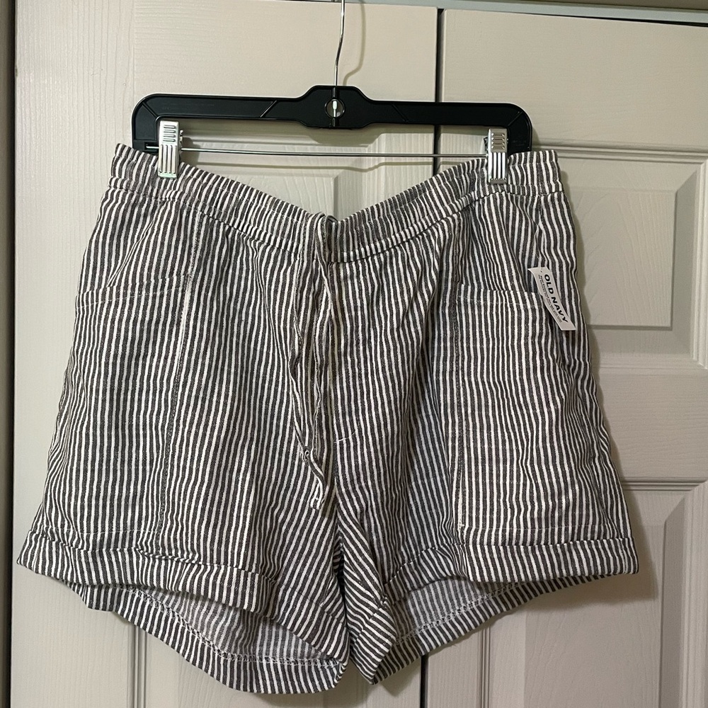 Old Navy white and gray striped shorts